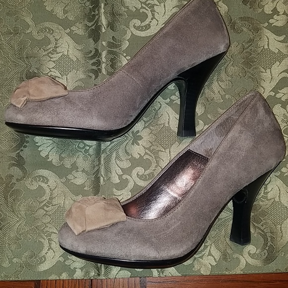 NWOB, SOFFT Taupe Suede Heel - Picture 5 of 8